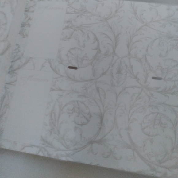 Ivory floral urn bound photo journal album, new with box - Picture 3 of 7